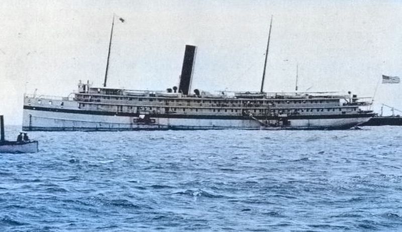Plik:USS Relief (1896) off Cuba.jpg