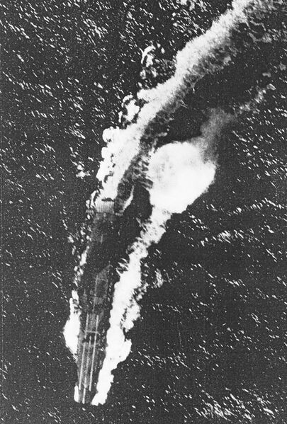 Archivo:Chitose chiyoda-1944-leyte.jpg