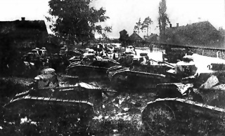 Polish_FT_tanks_during_the_Battle_of_Dyneburg.jpg