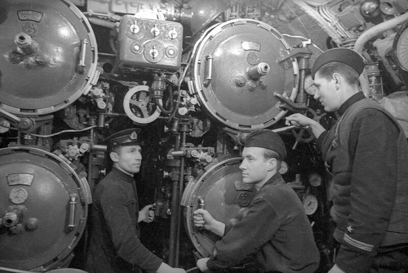 File:В I отсеке «К-1»..jpg