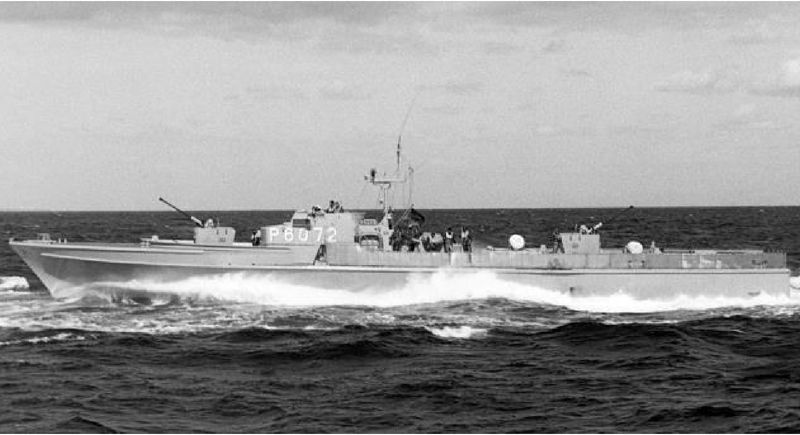 File:Falke P6072.jpg