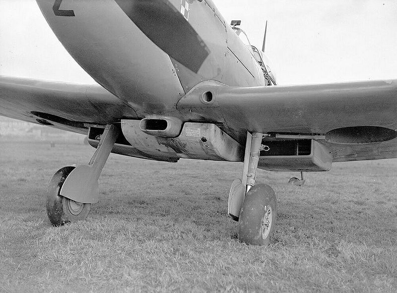 Plik:Spitfire-MkIXc-RAF-306Sqn(1).jpg