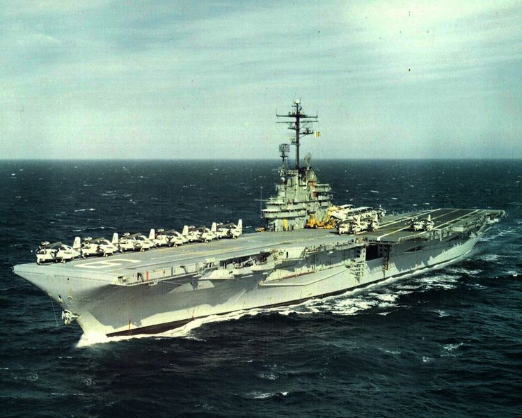 Datei:USS Essex (CV-9) (1967 год).jpeg