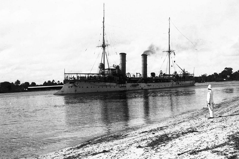 Plik:SMS Thetis Daressalam1907-14.jpg