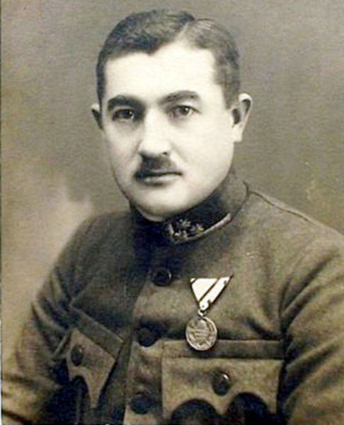 Datei:Венгр с медалью.jpg