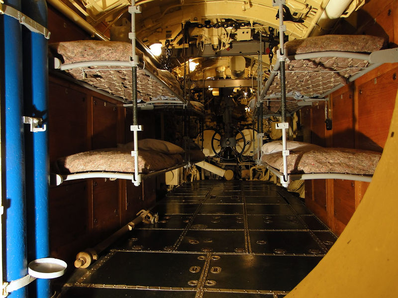 Plik:U-505-Living-quarters-Aft museum.jpg