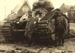 280px-Destroyed_French_Char_B1_bis_tank_No._265,_Mistral,_with_a_German_officer_and_NCO_posing_near_it._This_photo_was_taken_on_August_10,_1940,_according_to_a_notation_on_the_back..jpg
