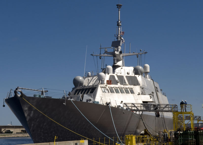 Arquivo:USS Freedom (LCS-1) front.jpg