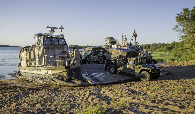 Plik:Lcac-on-ground.jpg
