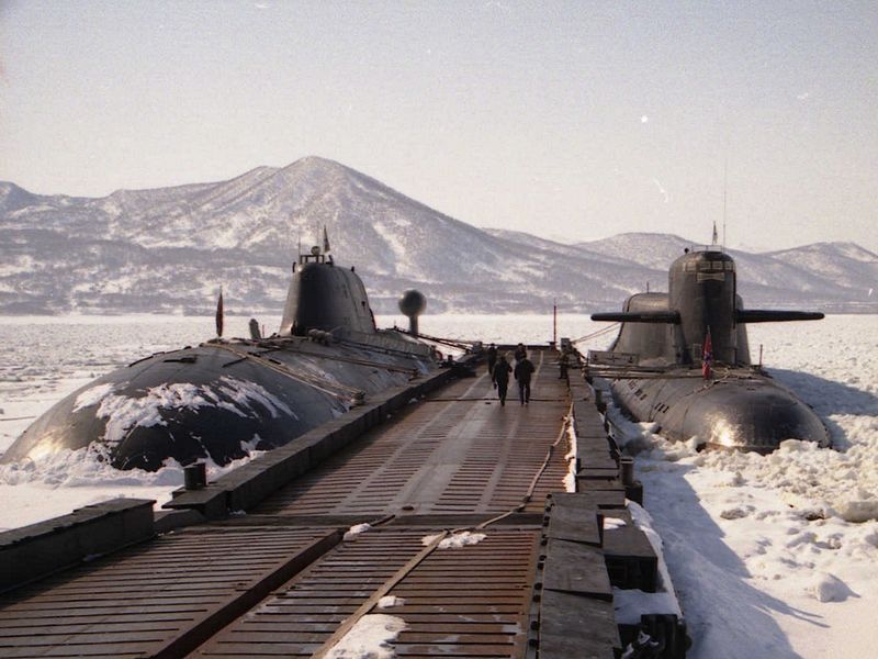 Soubor:К-331 Нарвал и К-455.jpg
