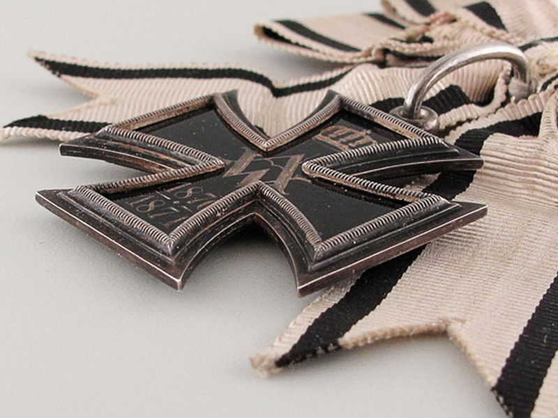File:Verdienstkreuz-für-Frauen-und-Jungfrauen-1870-71-6.jpg