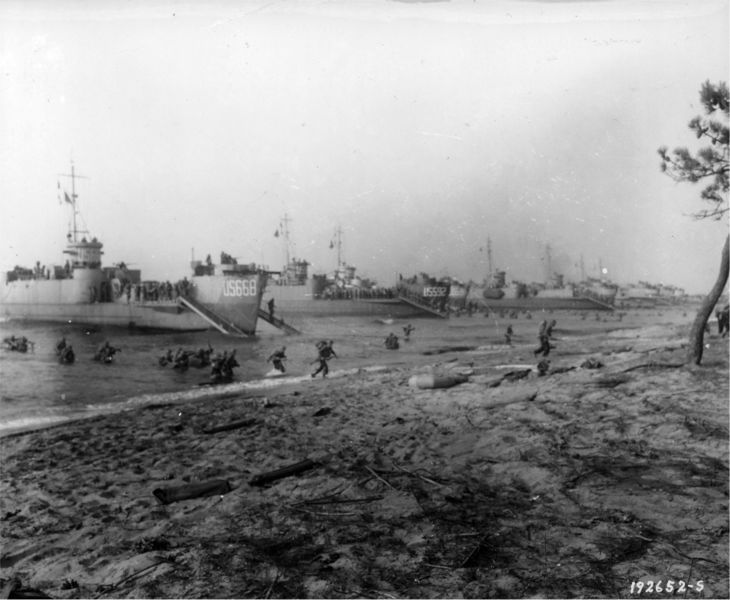 File:USS LCI(L)-668 and USS LCI(L)-592.jpg